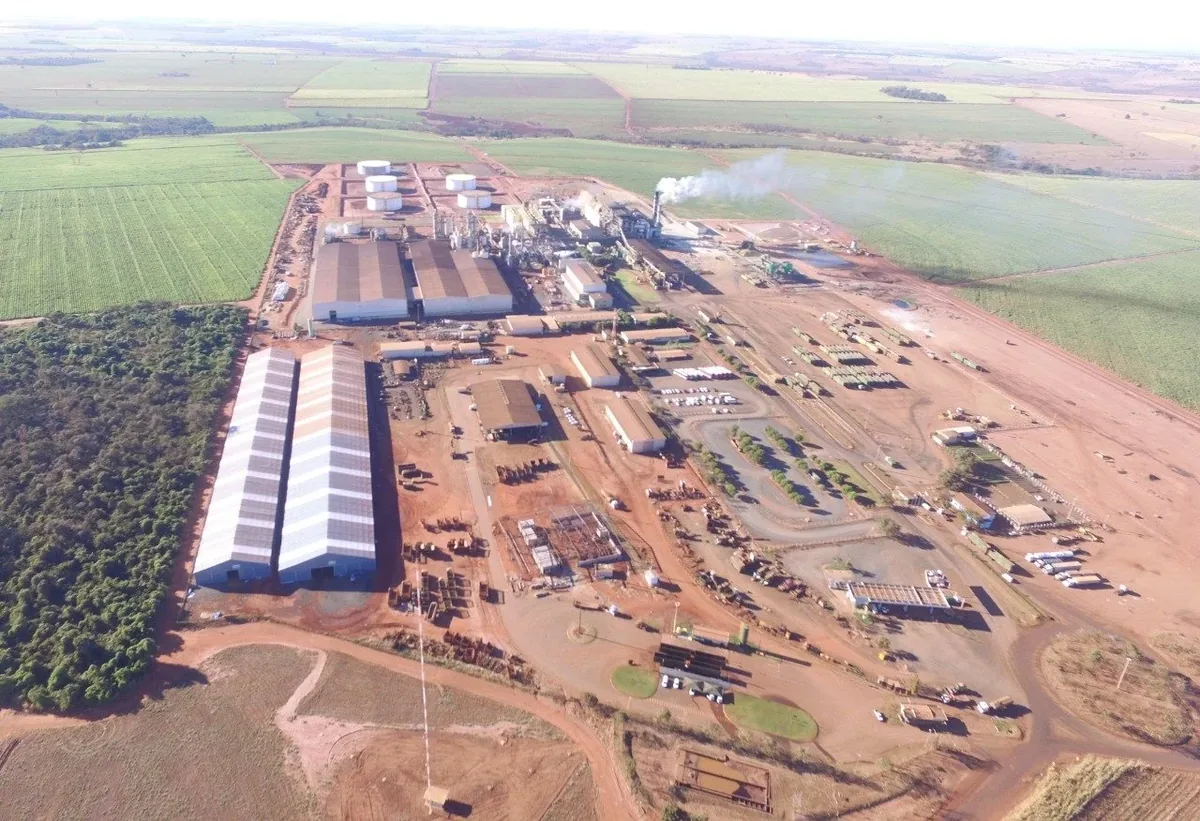 Vista aérea de instalação industrial na região